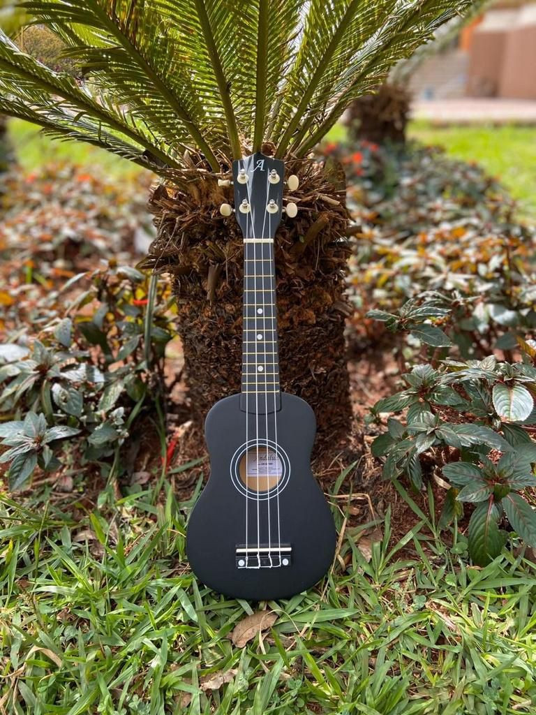 Ukulele Andaluz Soprano Uks Bk Preto Ukuleles Cordas